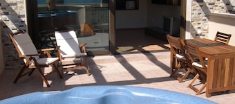 Luxury 2-storey townhouse facing the best beach. Private outdoor SPA.