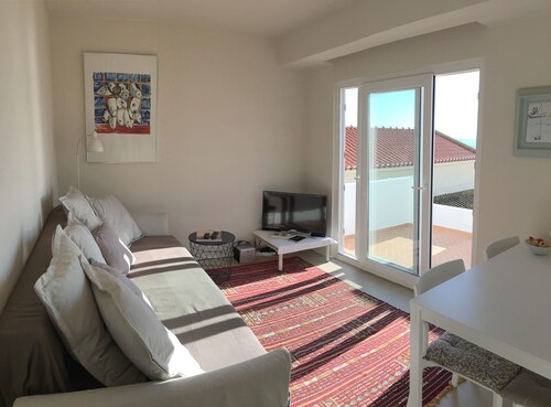 * Cozy House with Terrace in front of the Ocean * 