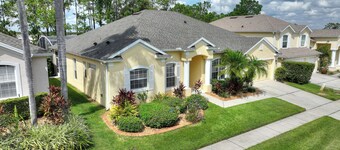 Prístina villa al atardecer con vistas al campo de golf. A 15 minutos de Disney.