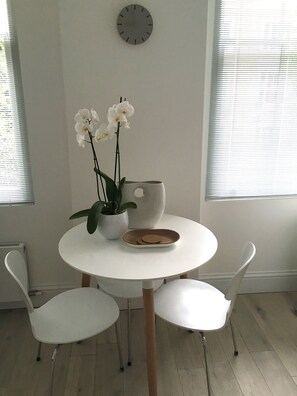 Dining - Stylish Luxury Apartment in Earls Court /Chelsea London (London)