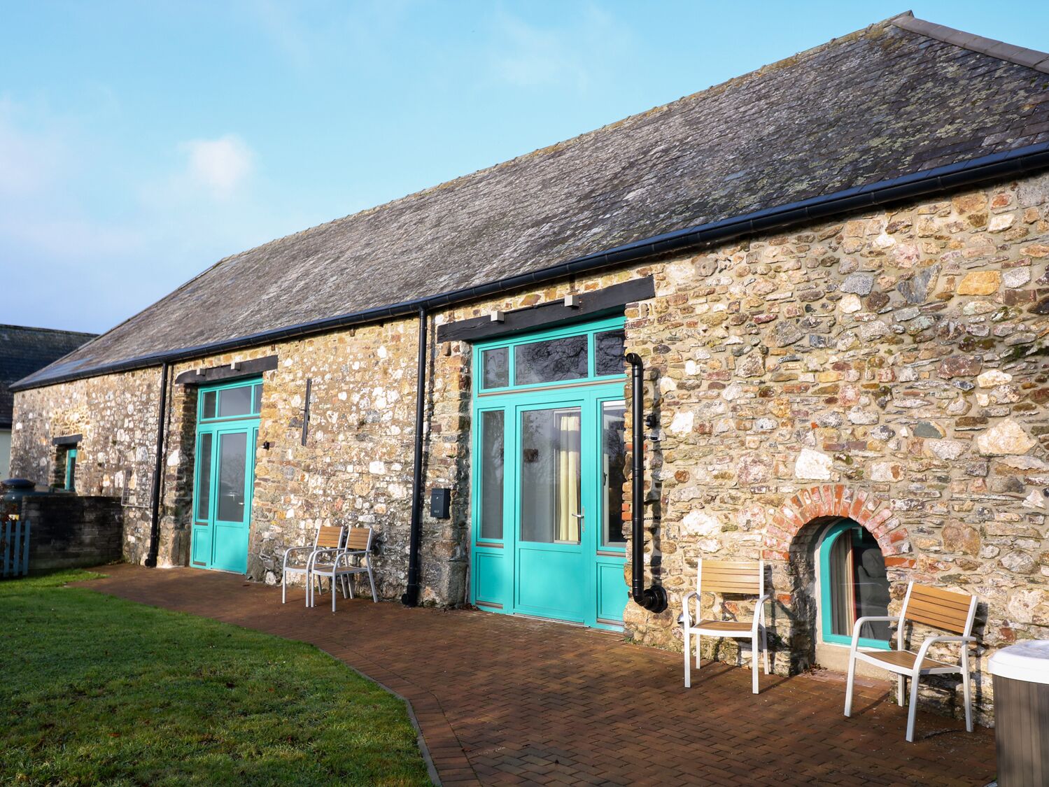 THE GRANARY, pet friendly, character holiday cottage in Tavistock
