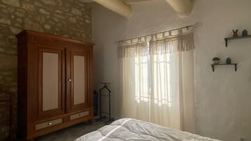 2 bedrooms, iron/ironing board, travel crib, free WiFi