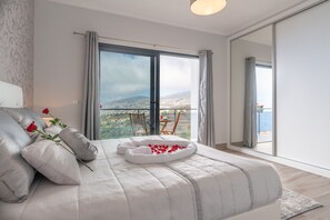 2 bedrooms, iron/ironing board, WiFi