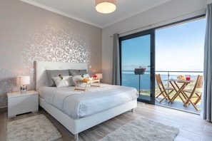 2 bedrooms, iron/ironing board, WiFi