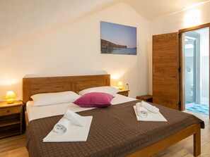 4 bedrooms, travel cot, free WiFi - Stunning private villa for 8 guests with private pool, WIFI, A/C, TV, terrace and pets allowed (Viganj)