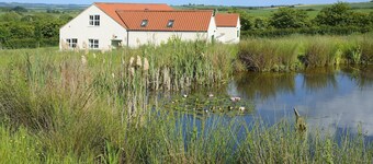 Katie's Corner - Spacious stylish holiday cottage, 3 bedrooms & 2 ensuite & pets