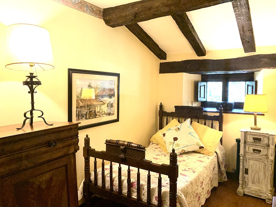 Rural house for 8-9 people in a poetic environment.