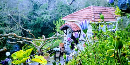 Stone house with River view /NETFLIX & WIFI