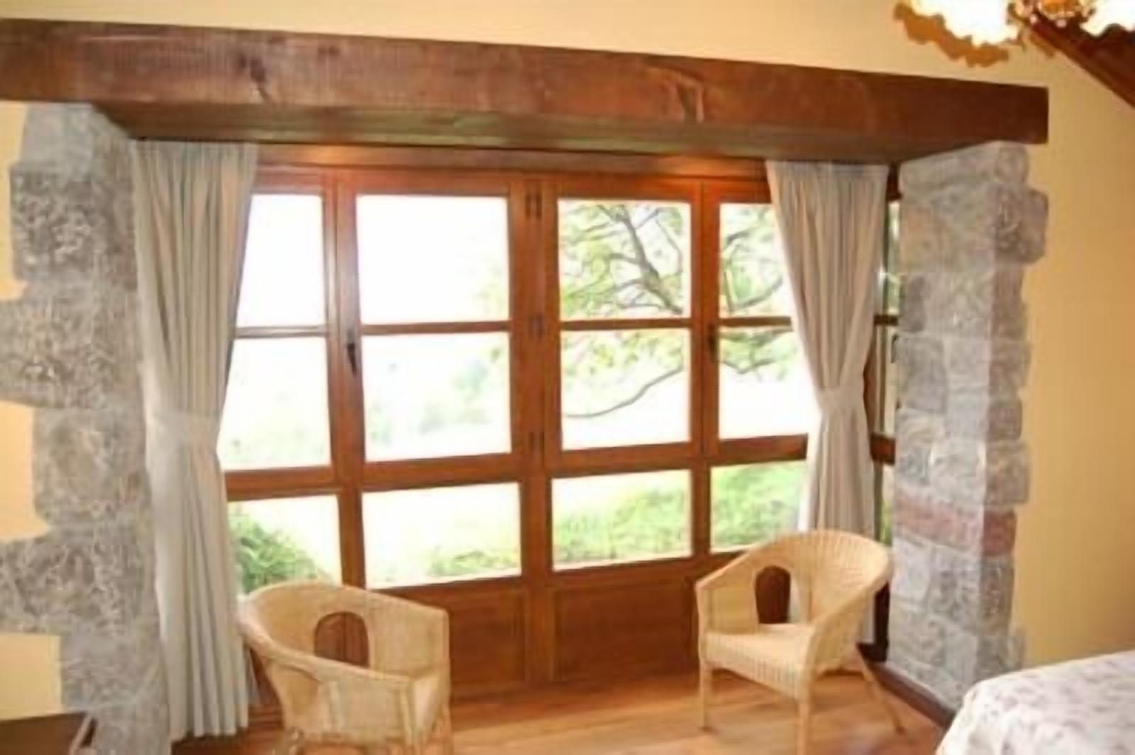 "Casa de Aldea Peñanes 1", 15 minutes from Oviedo.