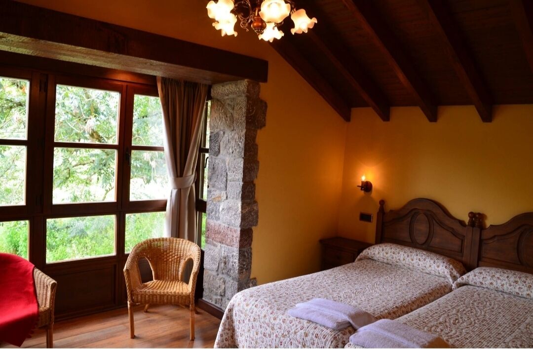 "Casa de Aldea Peñanes 1", 15 minutes from Oviedo.