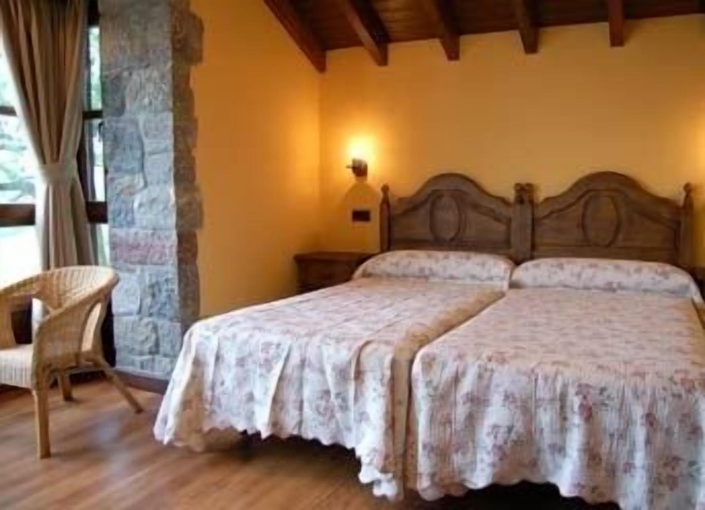 "Casa de Aldea Peñanes 1", 15 minutes from Oviedo.