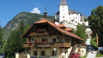 Esterni