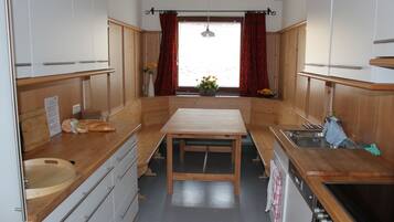 KĂŒhlschrank, Mikrowelle, Ofen, Herdplatte