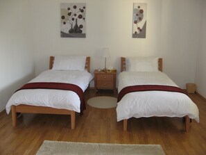 5 bedrooms, iron/ironing board, free WiFi, bed sheets