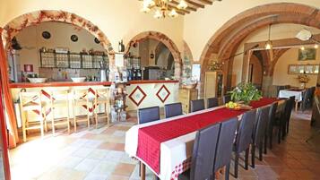 Bar (in der Unterkunft)