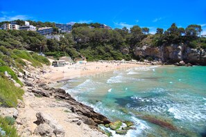 Beach - Family Holiday with spectacular sea views · UHC ARINSAL (Salou)