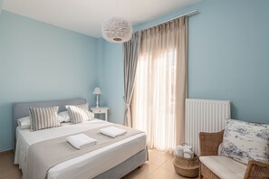 5 bedrooms, in-room safe, soundproofing, iron/ironing board - Anemolia Seaview Villa, Private Pool & Lush Garden (Rethymno)