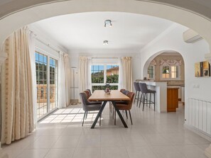 Dining - Stunning private villa for 8 people with private pool, WIFI, A/C, TV, terrace and panoramic view (Benissa)