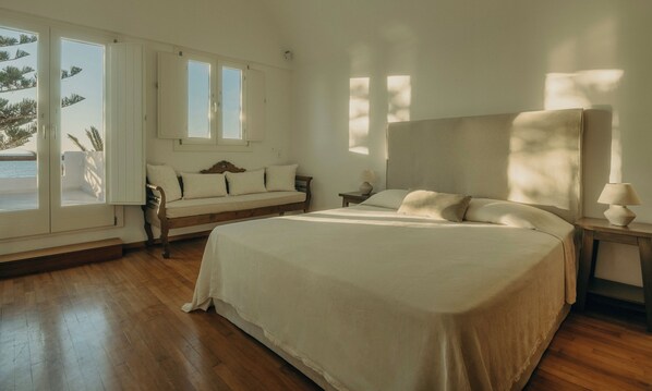 4 bedrooms, in-room safe, iron/ironing board, free WiFi