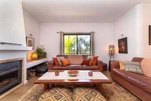 TV - Casa Palmeiras, Luxury Villa, Tranquil area, BBQ & Large Pool (Carvoeiro)
