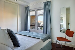 3 slaapkamers, een strijkplank/strijkijzer, gratis wifi, beddengoed