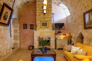 TV, fireplace, books, stereo