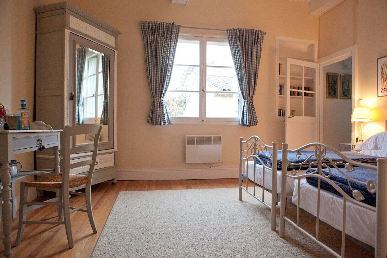 La Petite Gensac - Le Grenier Apartment. Sleeps 2