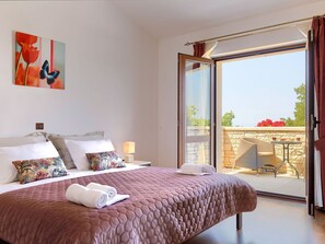 4 bedrooms, free WiFi - Stunning private villa for 8 people with hot tub, WIFI, private pool, A/C, TV and patio (Pazin)