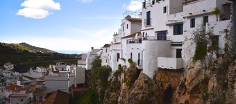 Finca élégante et de caractÚre avec piscine chauffée et vue sur la montagne (plage 25 minutes)