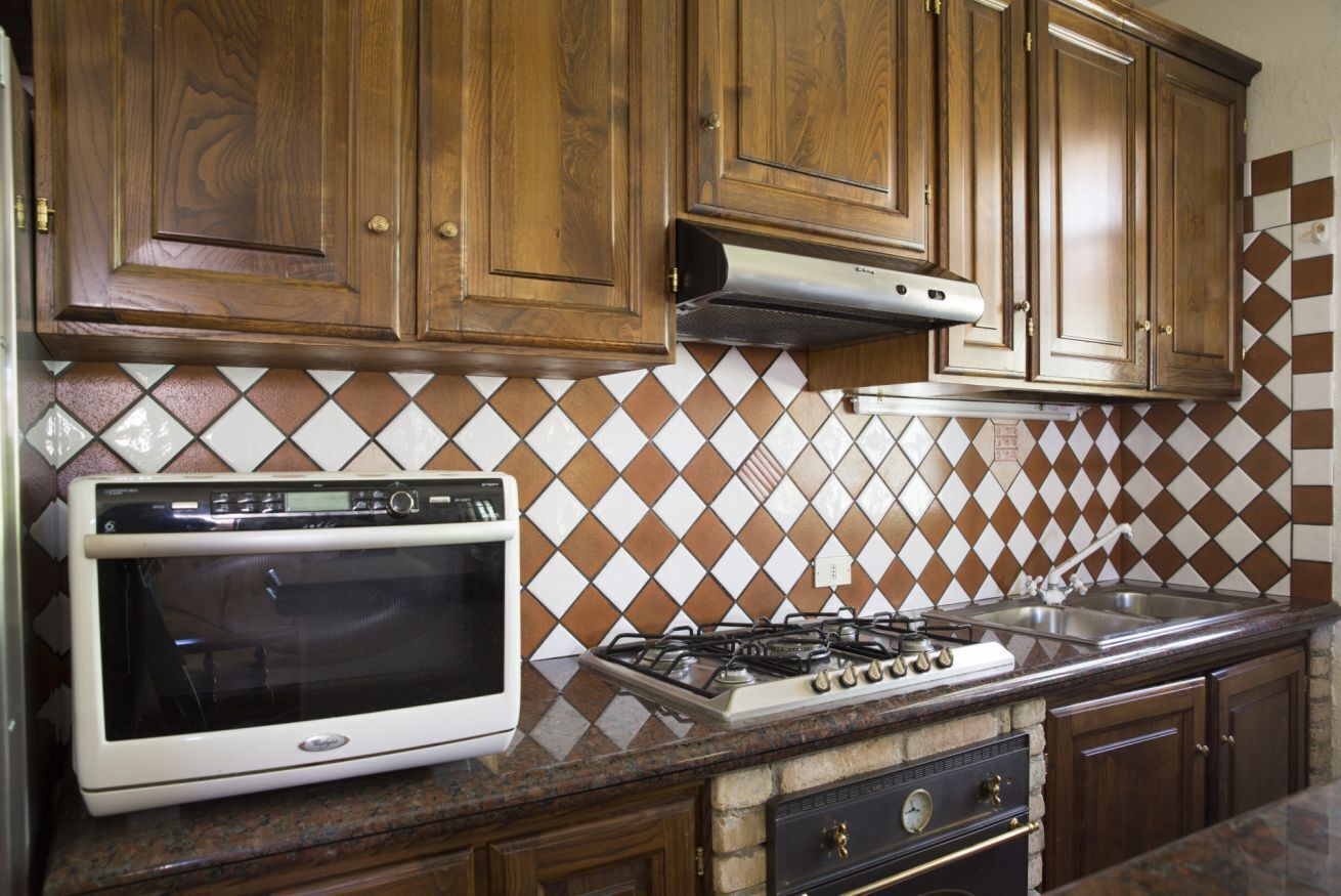 Kühlschrank, Ofen, Kochgeschirr/Geschirr/Besteck