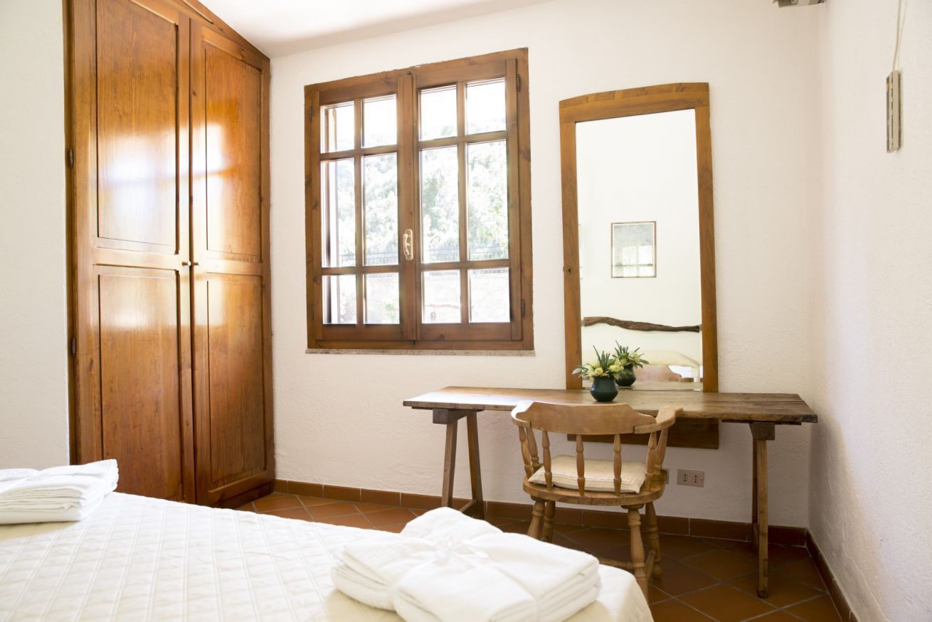 3 quartos, ferros/tábuas de passar roupa, acesso à internet