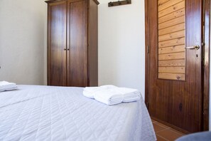 3 bedrooms, iron/ironing board, Internet