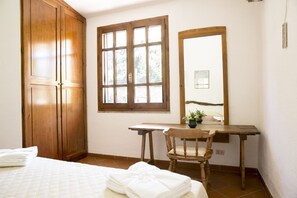 3 bedrooms, iron/ironing board, internet