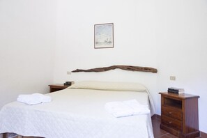 3 habitaciones, tabla de planchar con plancha y internet