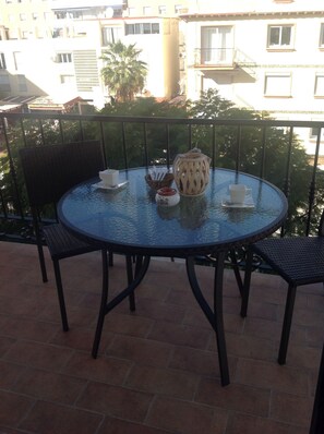 Outdoor dining - Apartment Capri Los Boliches Fuengirola <br> (Fuengirola)