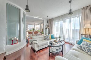 تلفزيون ذكي، كُتُب، ستيريو