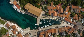 Cozy 2-Bedroom House, Ideal for 4