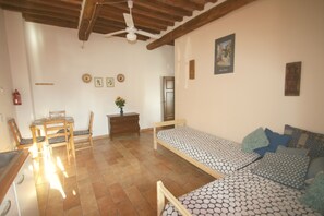 1 habitación, wifi y ropa de cama