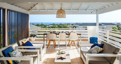 Ç View Villa, walking distance to the beach, 180 degrees sea view!