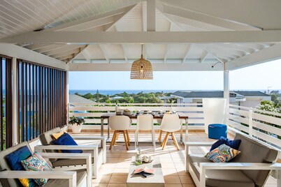 Ç View Villa, walking distance to the beach, 180 degrees sea view!