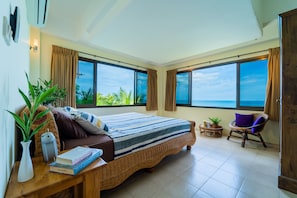 4-Bedroom Luxury Villa  | 4 bedrooms, free WiFi, bed sheets