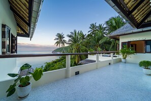 4-Bedroom Luxury Villa  | Teres/patio