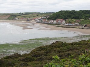 Beach nearby - 40ft x 20ft luxury holiday lodge near Scarborough; 3 bed, sleeps 6, hot tub (Burniston)