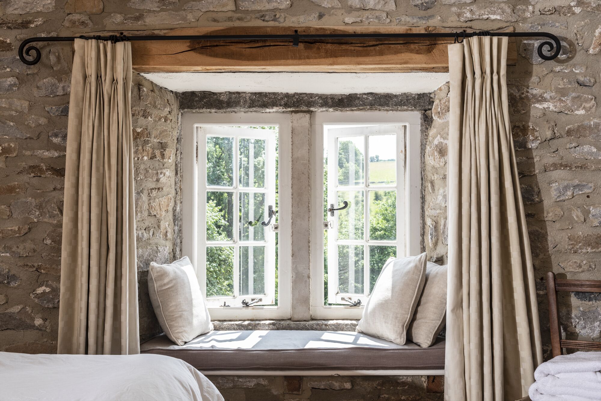 Beautiful 18th Century Limestone Farmhouse In The Peak National Park