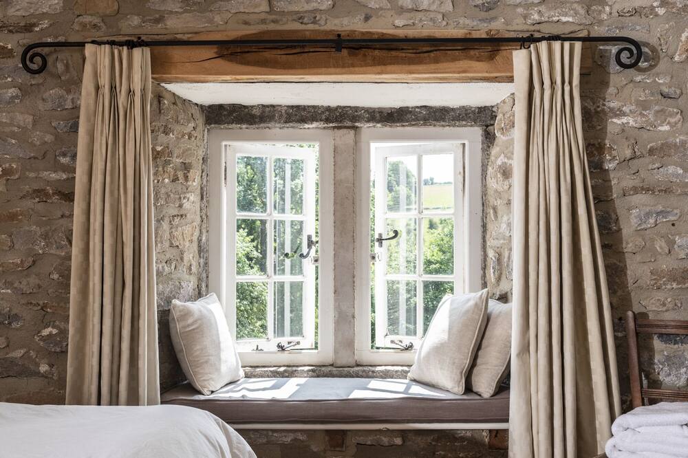 Beautiful 18th Century Limestone Farmhouse In The Peak National Park