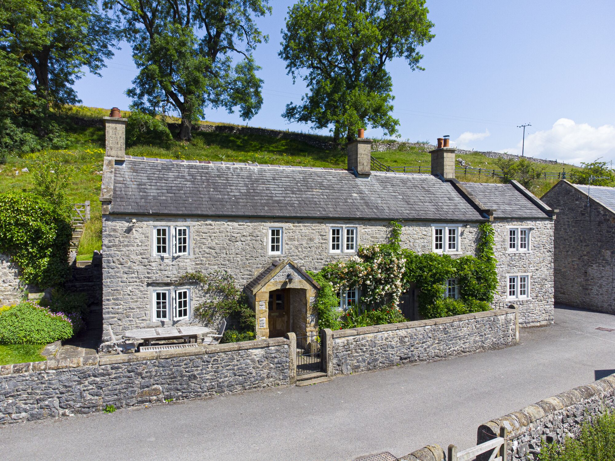 Beautiful 18th Century Limestone Farmhouse In The Peak National Park