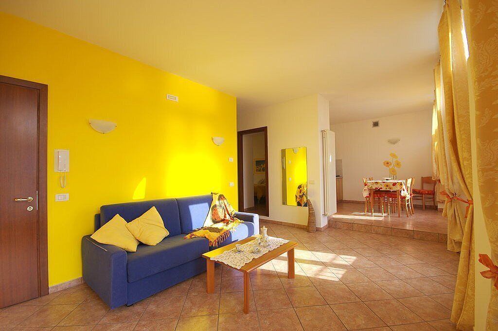 Casa Panorama Sei: A bright and cheerful apartment situated at a short distance from the shores of Lake Como, with Free WI-FI.
