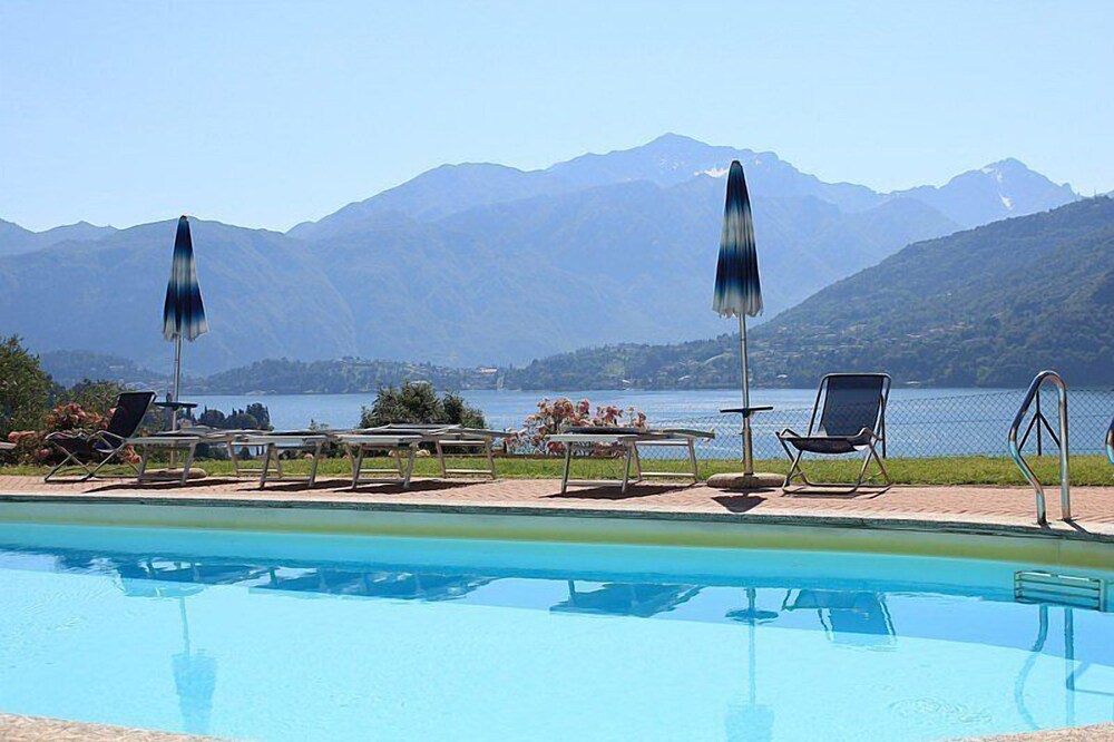 Casa Panorama Sei: A bright and cheerful apartment situated at a short distance from the shores of Lake Como, with Free WI-FI.
