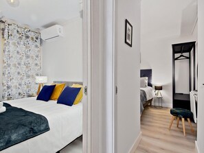 2 bedrooms, iron/ironing board, internet, bed sheets