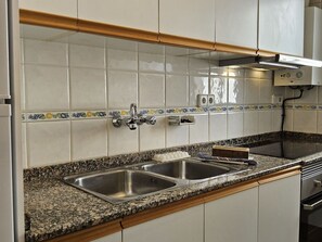 Microwave, oven - Nice apartment for 4 people with A/C, WIFI, TV, terrace and panoramic view (Altea)